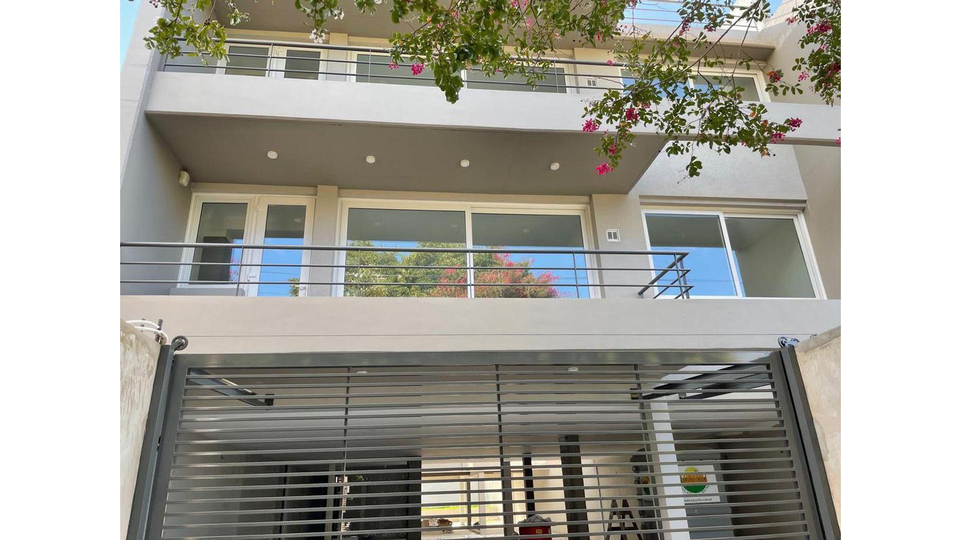 Departamento en Venta con 3 cocheras