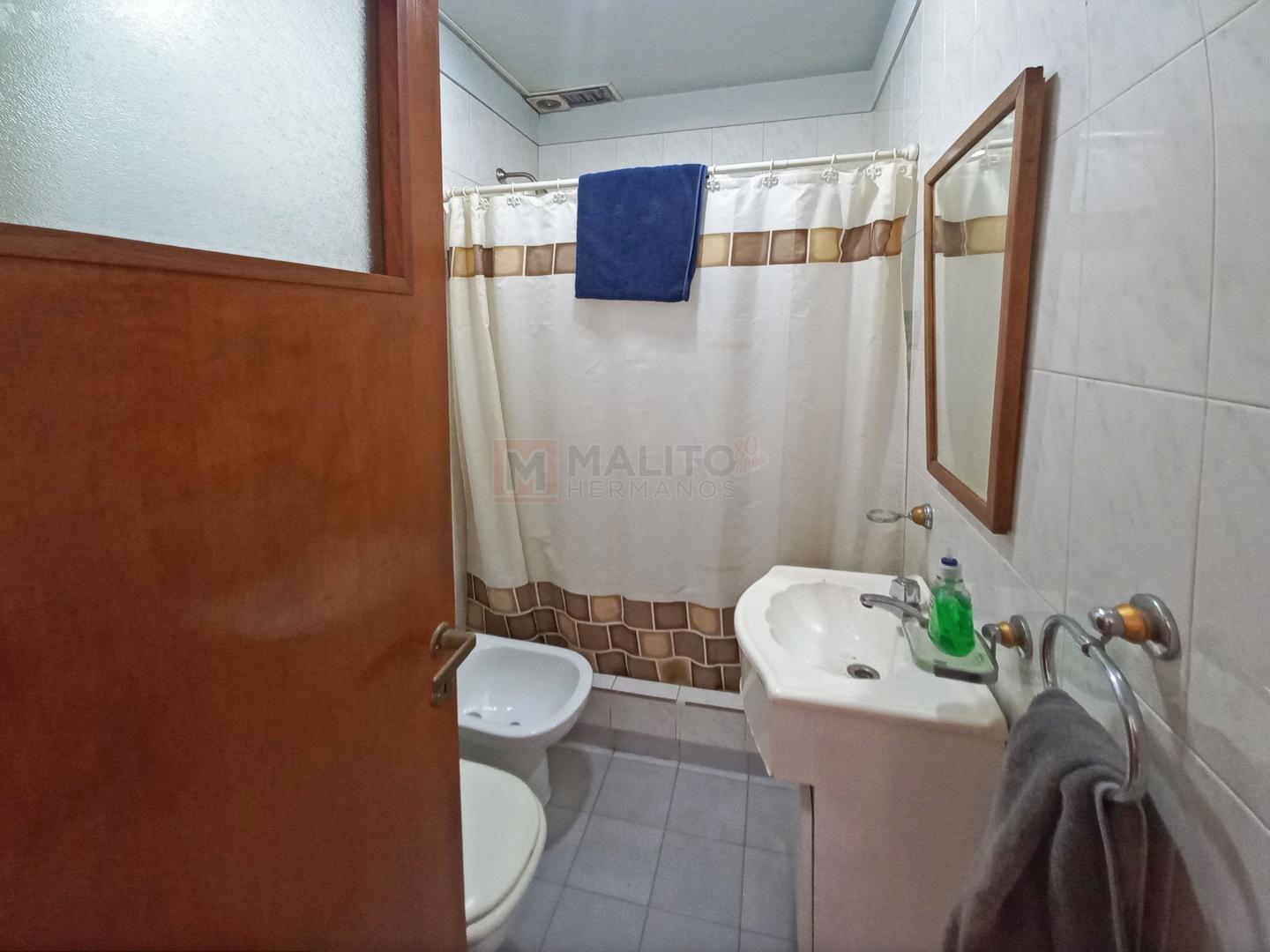 Venta PH Lateral 2 Ambientes con Patio Lavadero