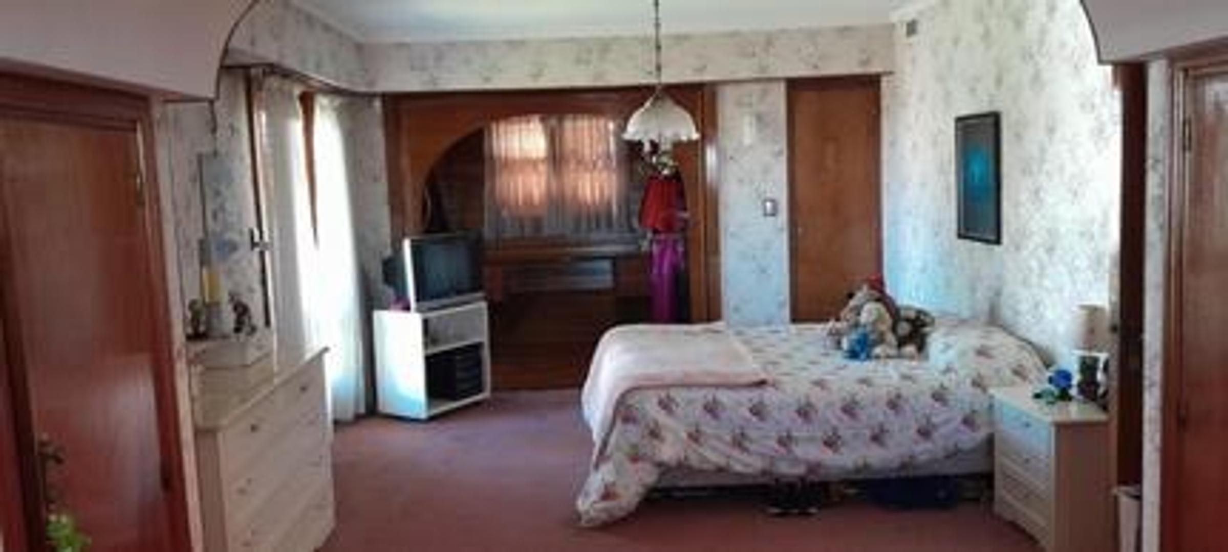 Casa en Venta con 4 cocheras