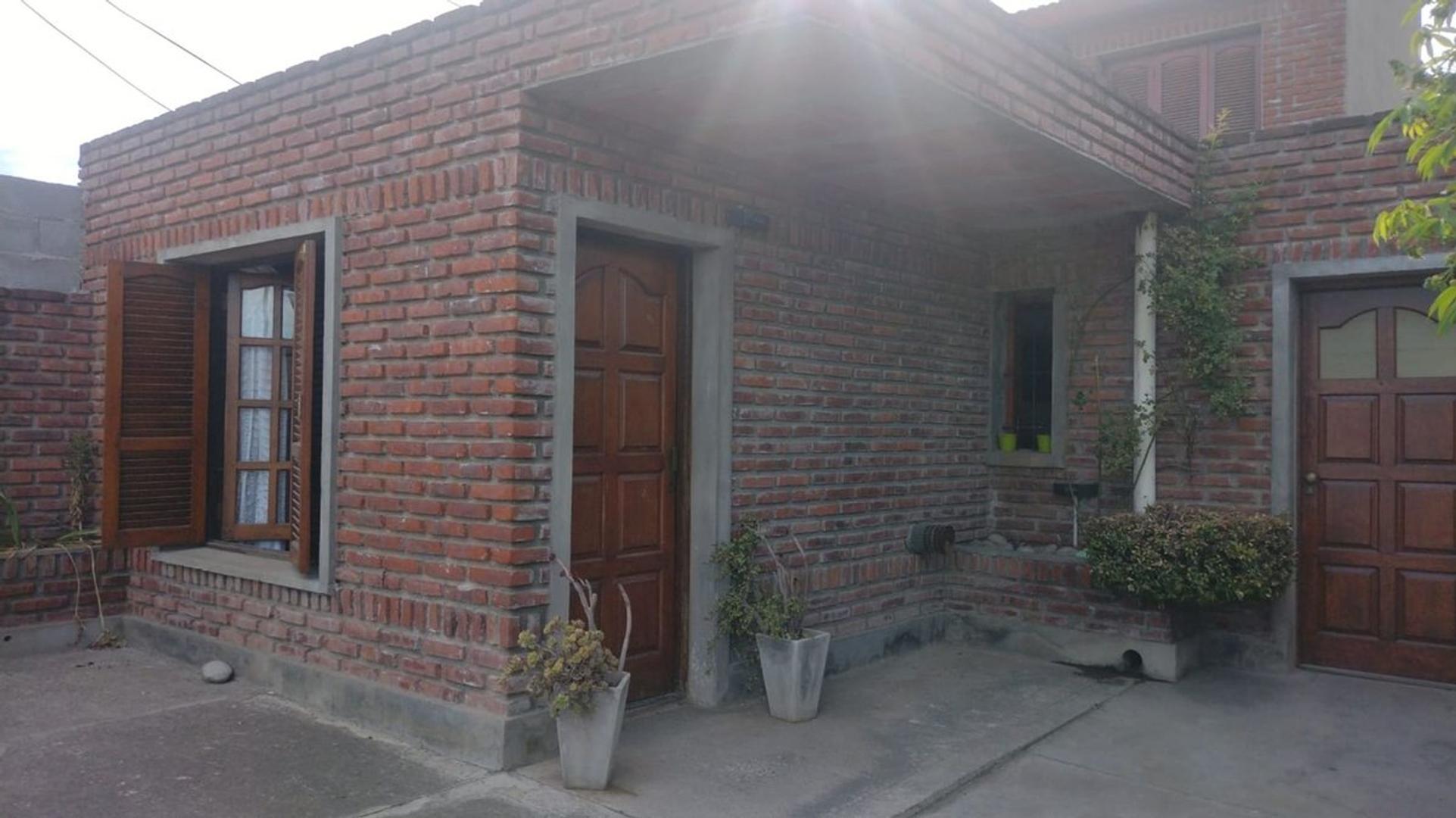Casa Venta 38 años 4 ambientes, 2 cocheras, 122m2, Rauch 0, Azul ...