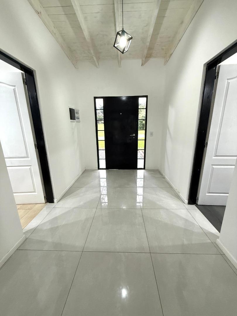 Casa en Country Barrancas de San Benito a 4 cuadras del mar.