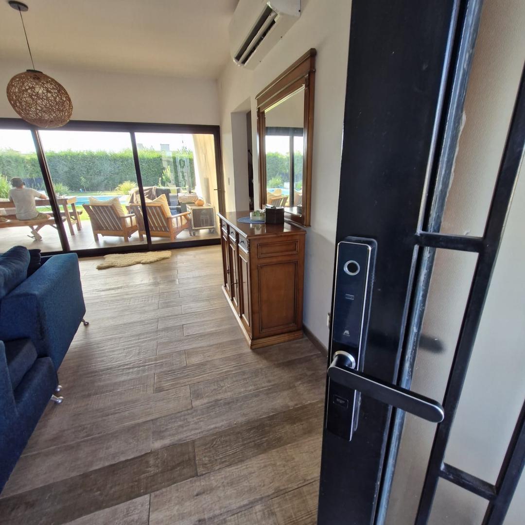 Casa 4 ambientes con 4 baños