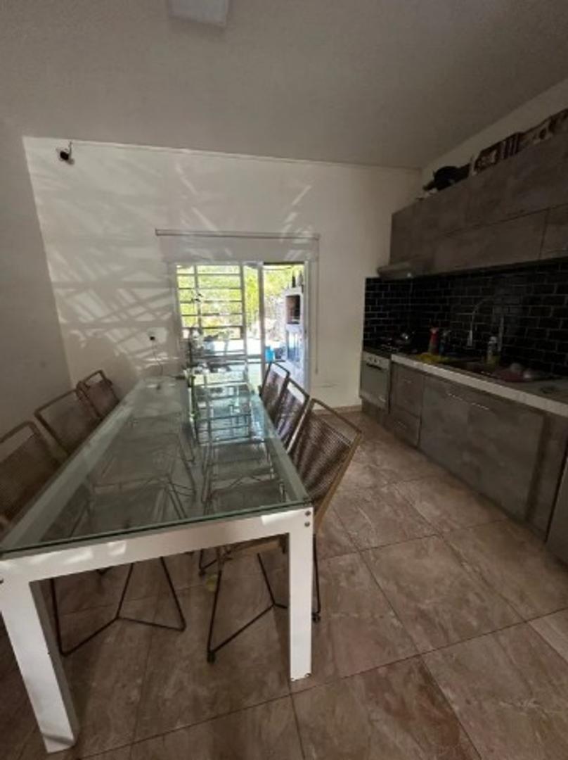 Casa 3 ambientes con 2 baños