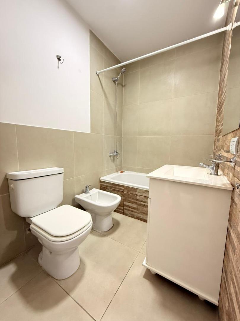 Casa en Alquiler con 1 cochera