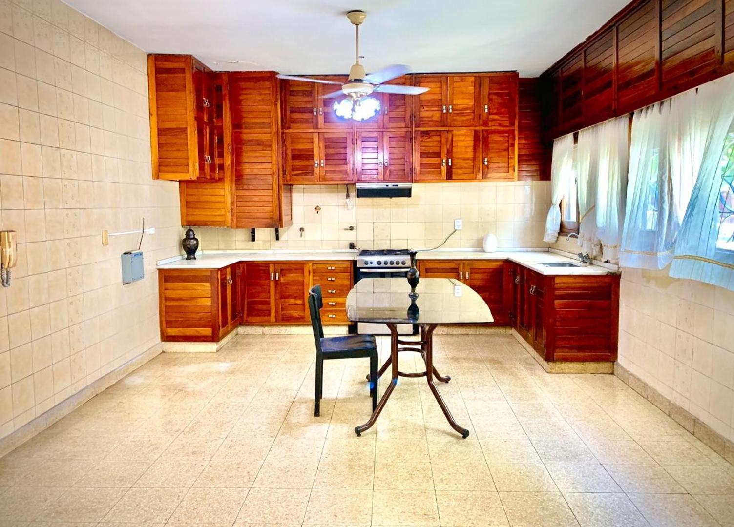 Centro America Excel/sector. Casa esquina.Impecable estado