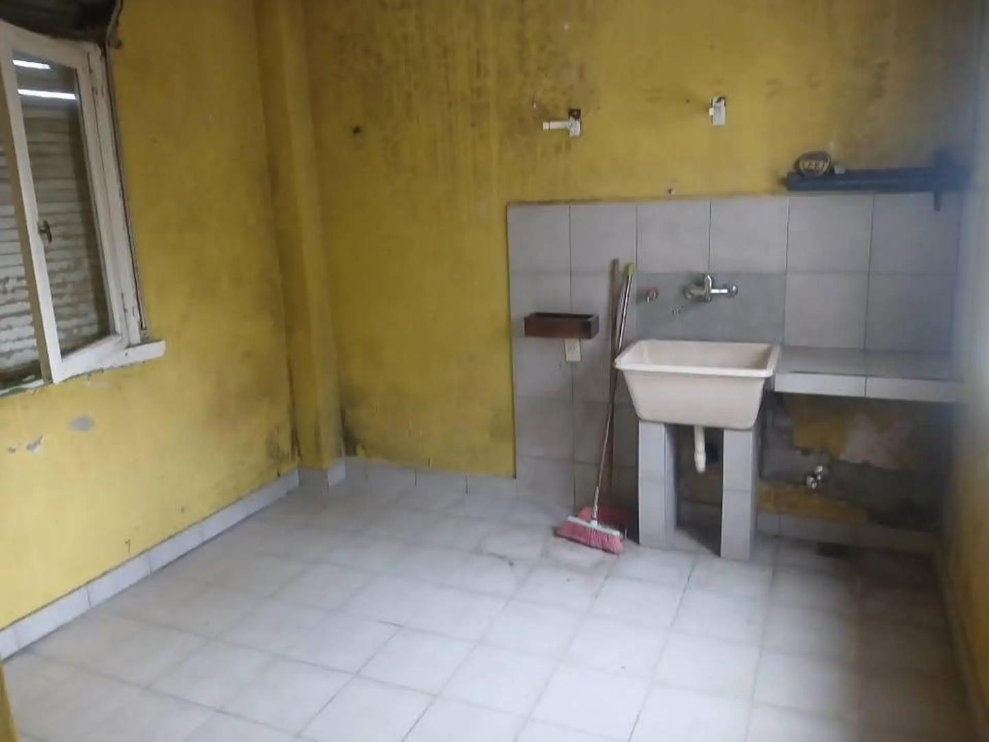 Casa 3 ambientes con 1 baño