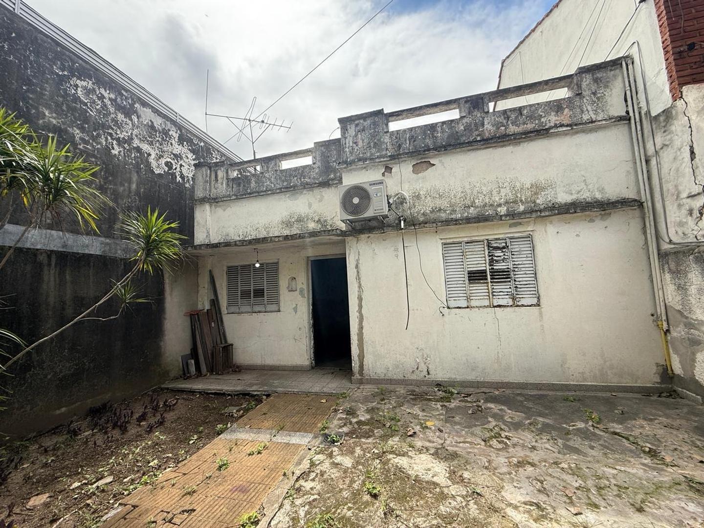 TERRENO CON 2 UNIDADES A REFACCIONAR O DEMOLER