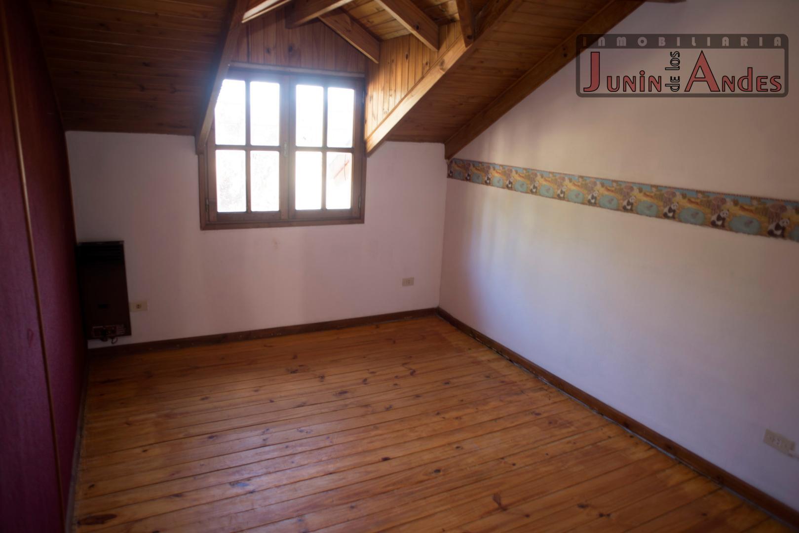 Casa 5 ambientes con 3 baños