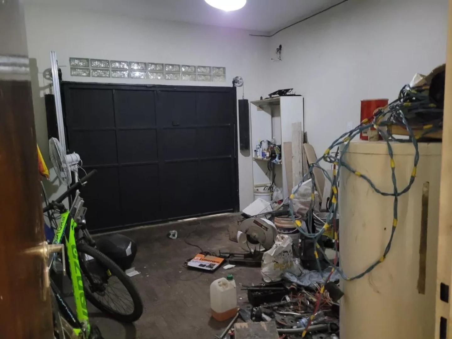 VENTA - CASA 2 AMB. - FONDO LIBRE  - LOMAS DEL MIRADOR