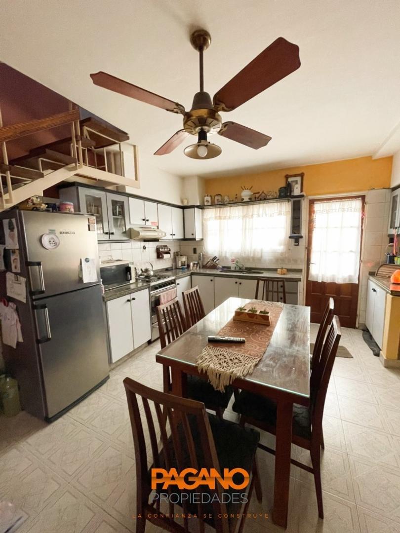 Casa de 2 plantas en esquina -RETASADA-