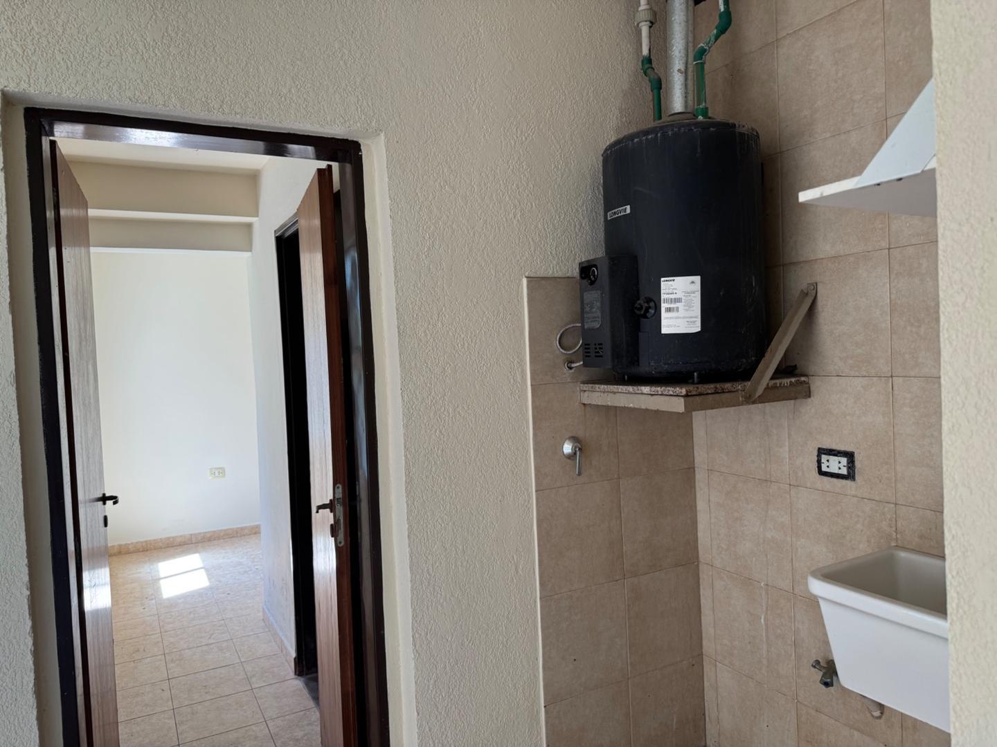 Casa en Alquiler con 1 cochera