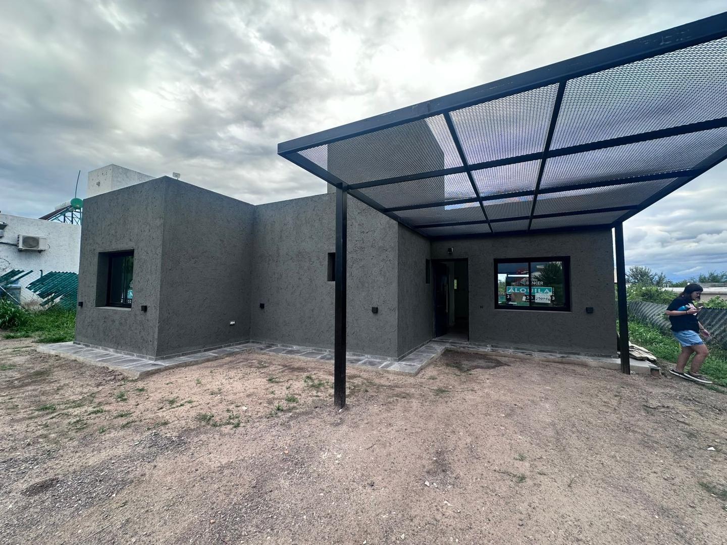 CASA a ESTRENAR en ALQUILER 3 dormitorios, 2 baños y quincho