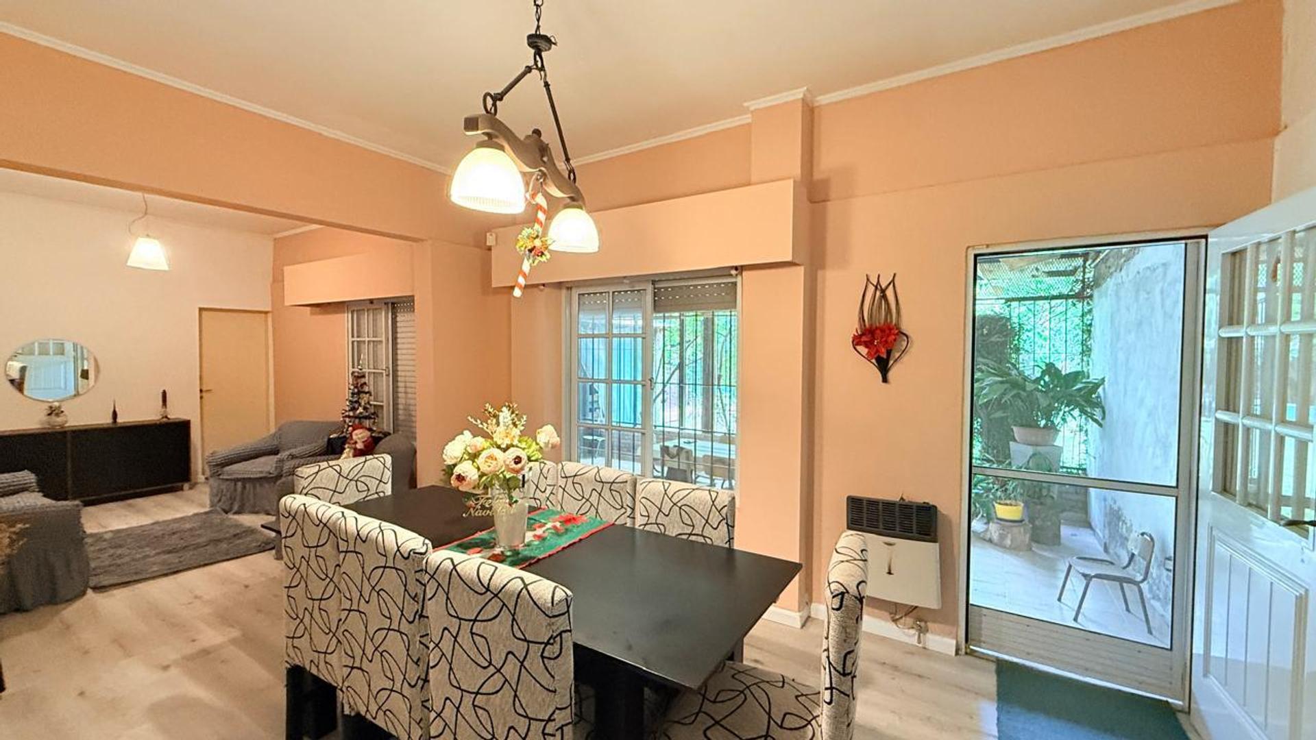 Venta/Permuta Casa 4 Dormitorios Cochera Piscina. Garita 1, Funes