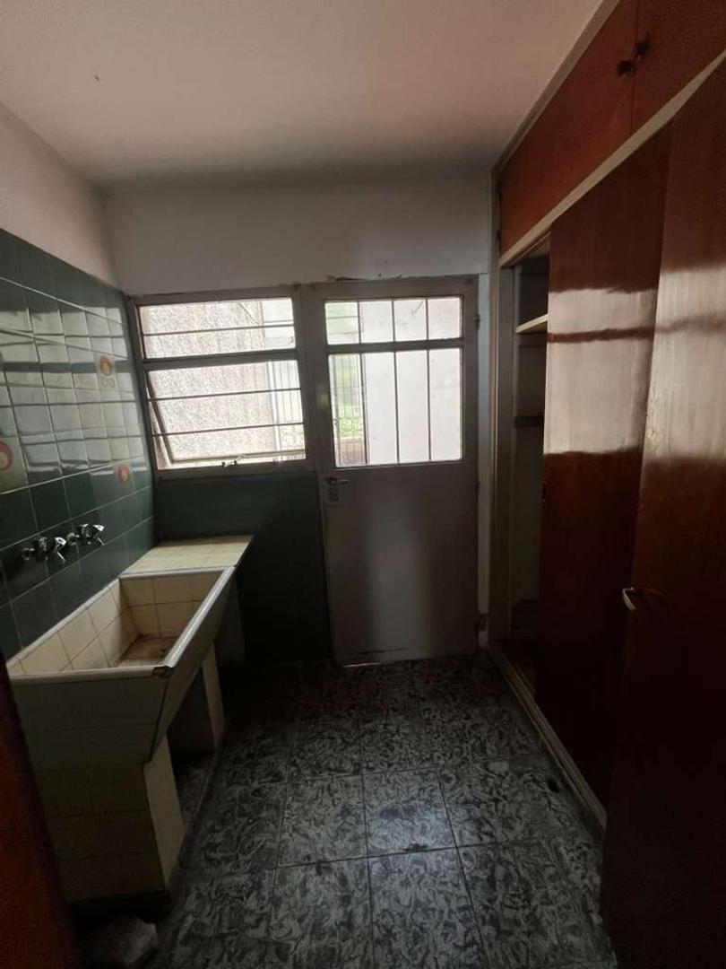 AMPLIA CASA EN VENTA APTA A CREDITO PARQUE CHACABUCO-CORDOBA