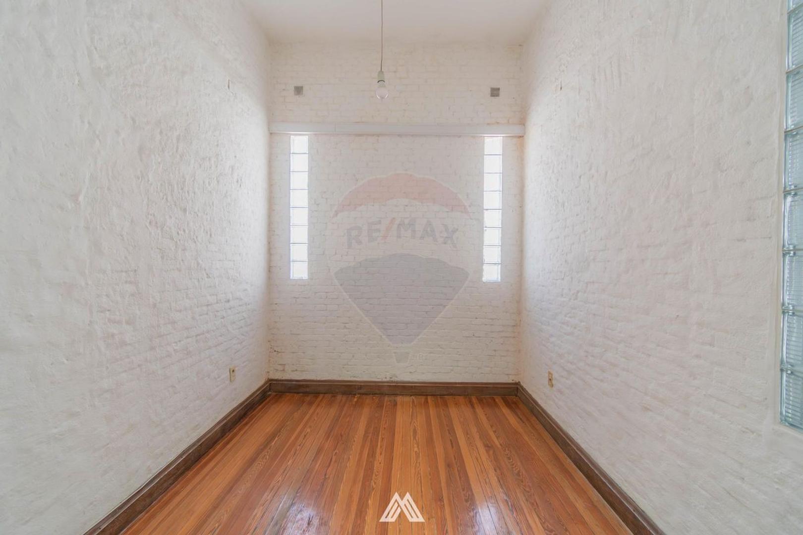 Casa 6 ambientes con 2 baños