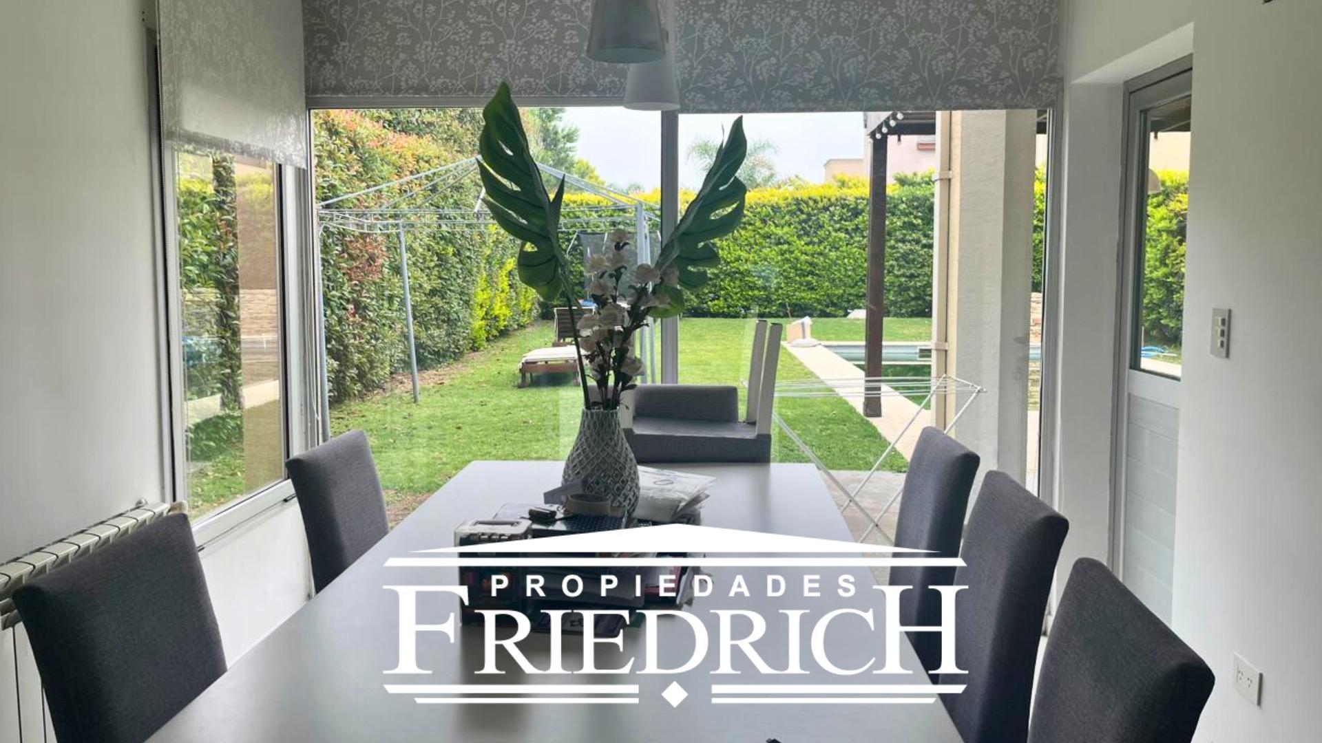 Casa 5 ambientes con 3 baños