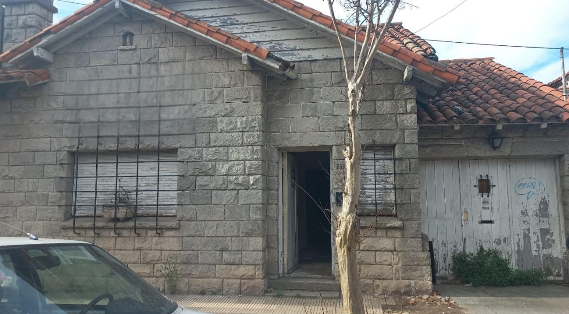 LOTE CON CASA A  DEMOLER. ZONIFICACION C3. CHAUVIN