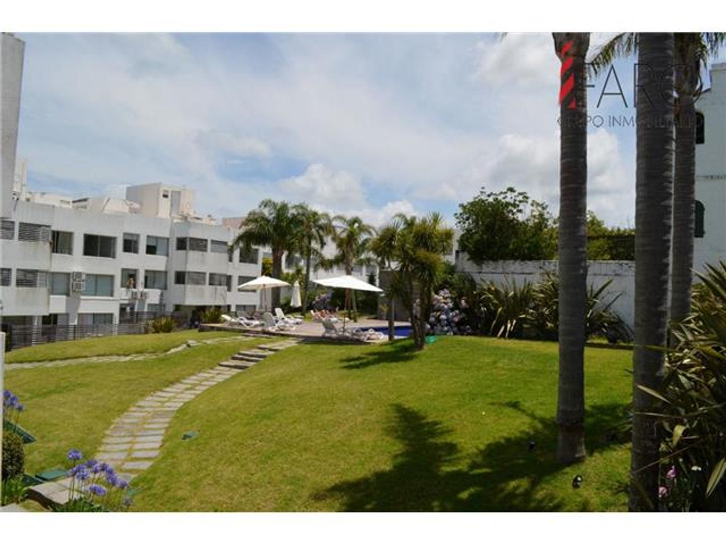 Apartamento en La Barra 3 dormitorios con terraza al mar.