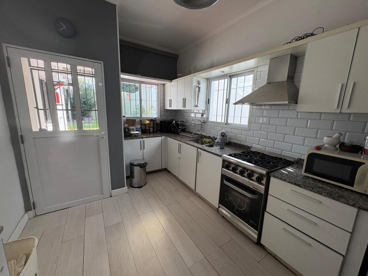 Casa 3 ambientes con 2 baños