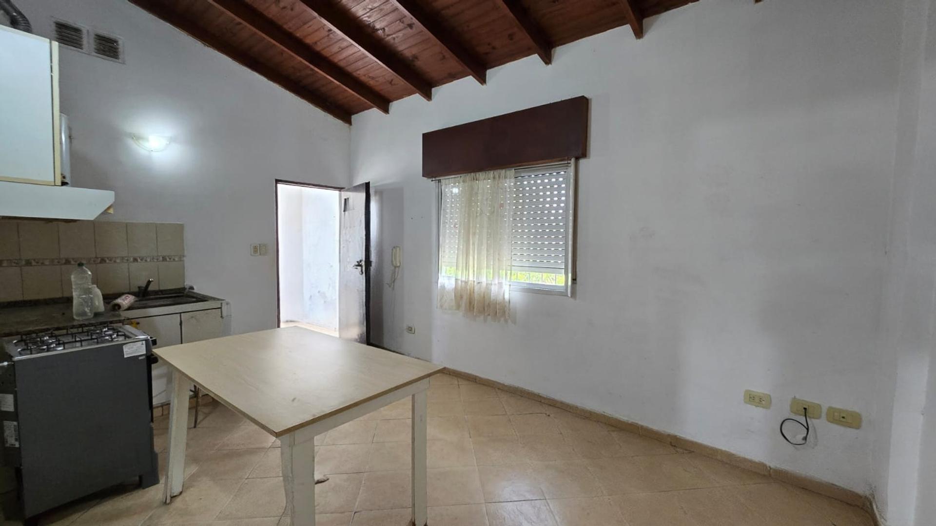 Departamento tres ambientes con cochera Ituzaingo norte