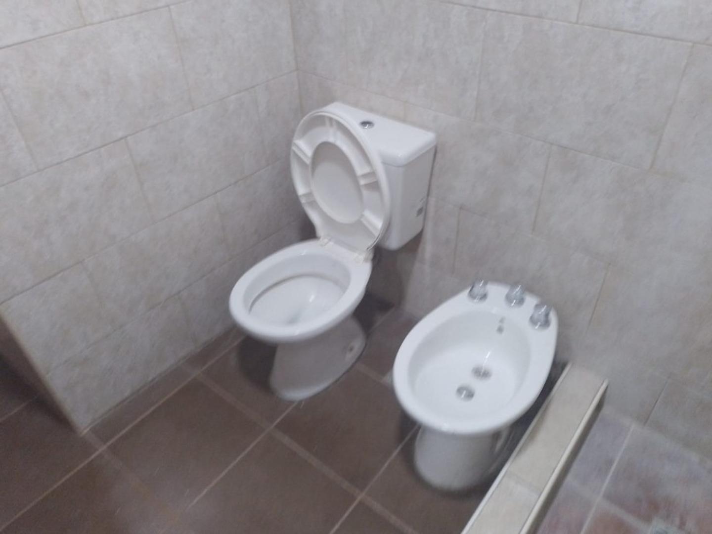 Casa 2 ambientes con 1 baño