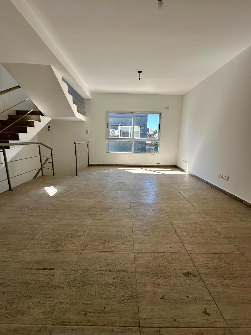DUPLEX 2 AMB A ESTRENAR CON FONDO Y COCHERA