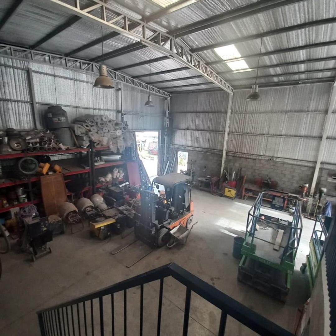 Galpón doble  en venta, zona industrial en Pilar