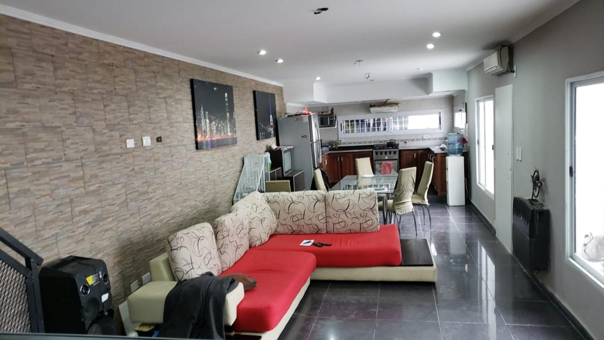 Casa en Venta en Monte Grande, USD 240.000