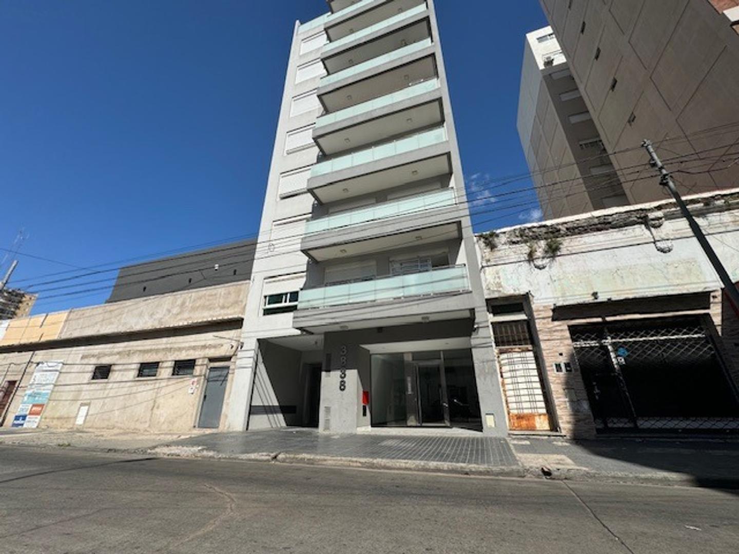 ALQUILER MONOAMBIENTE CON BALCON DIVISIBLE COMO NUEVO