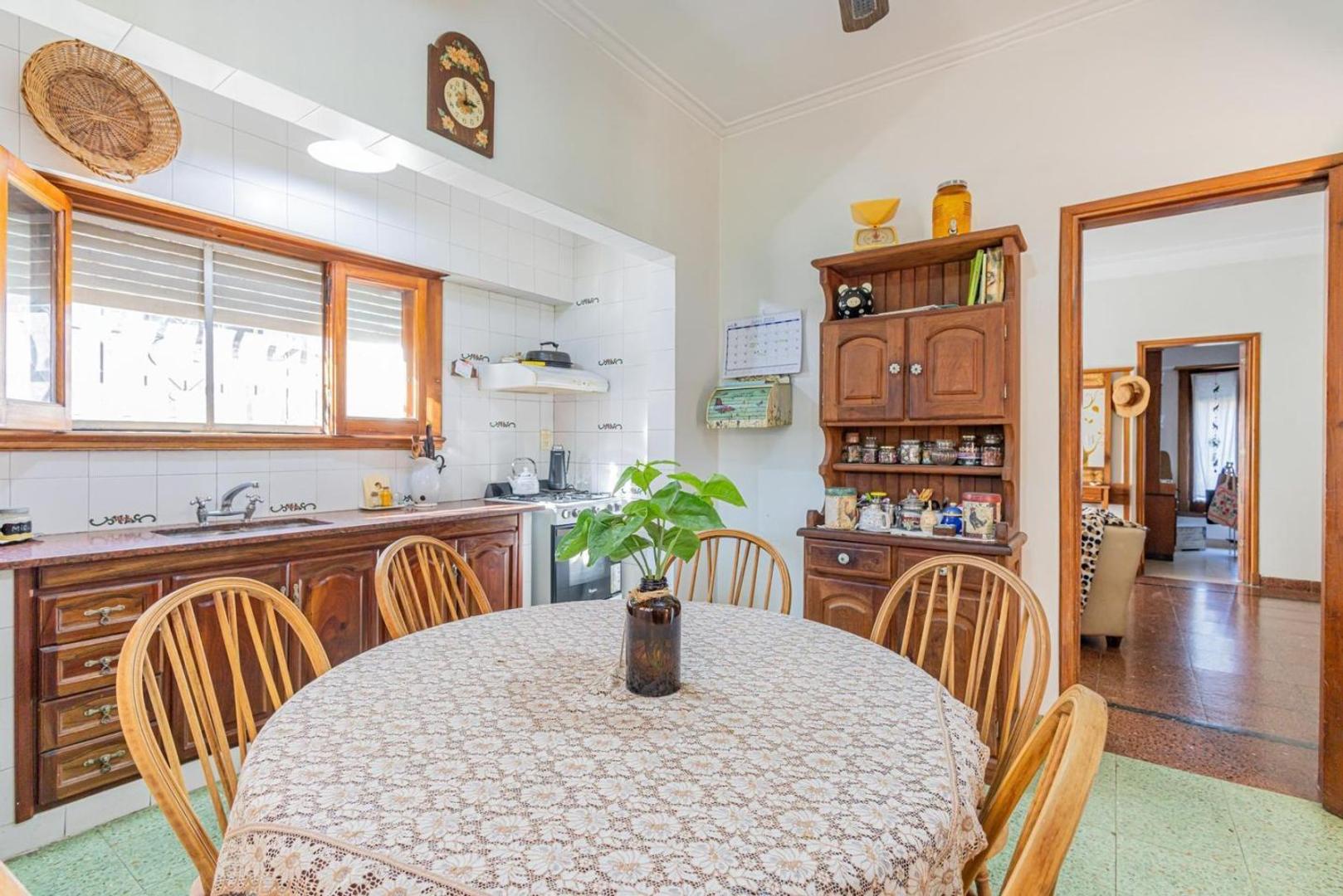 Casa en Venta con 3 cocheras