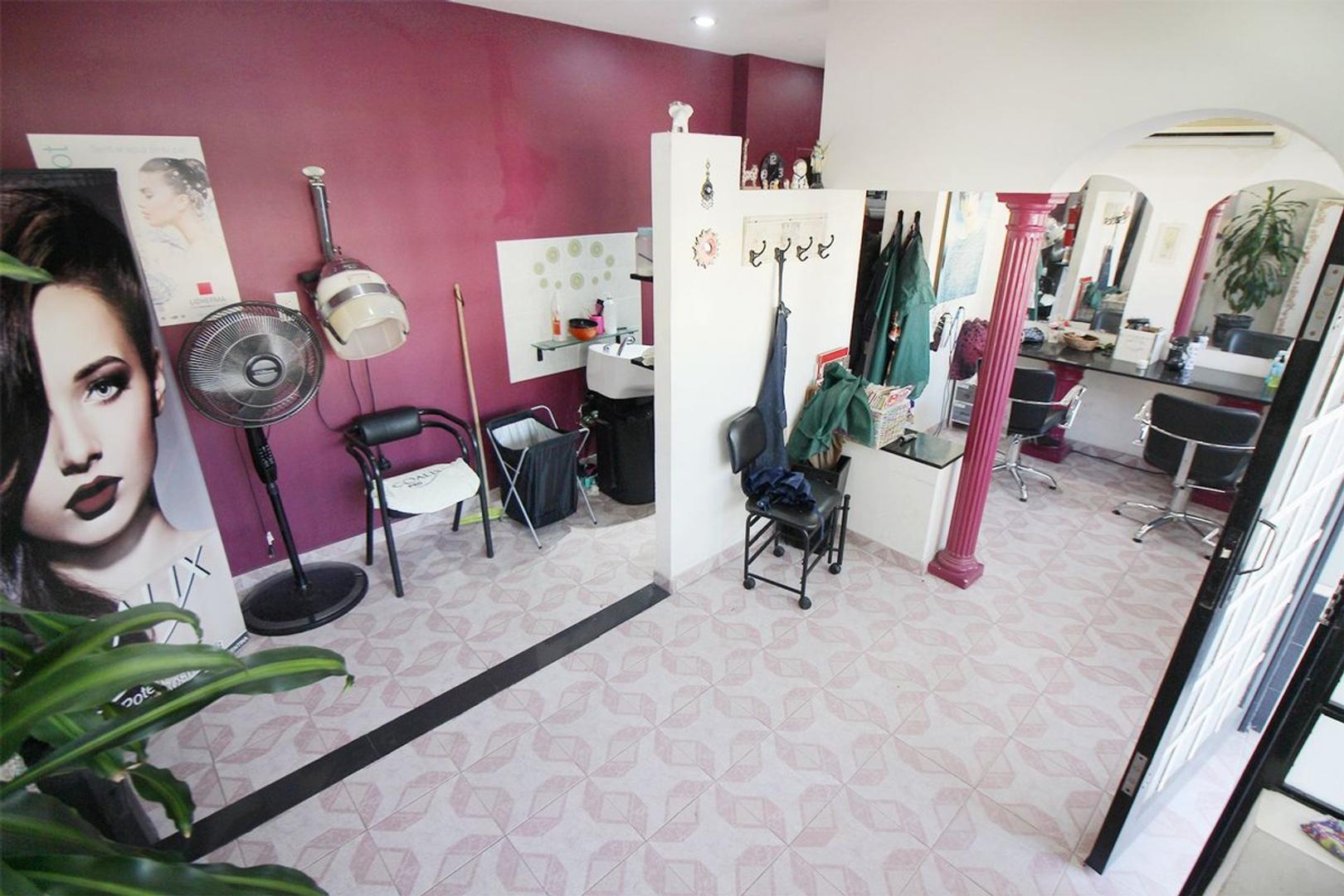 Casa 2 ambientes con 2 baños