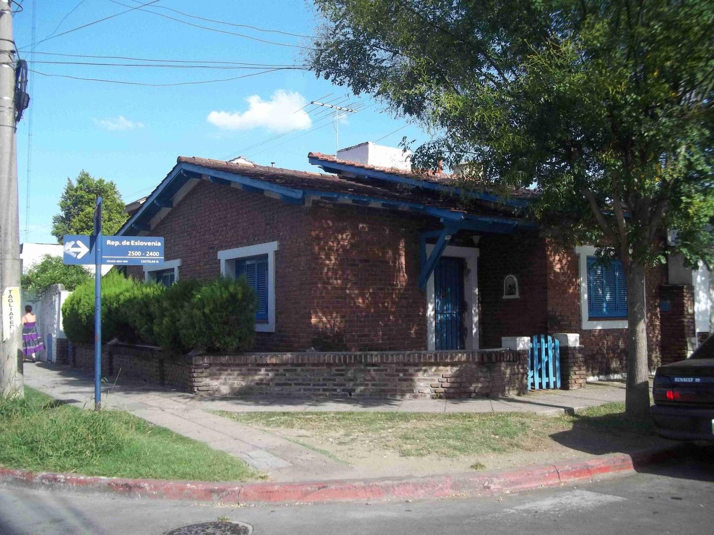 Chalet en esquina totalmente a reciclar