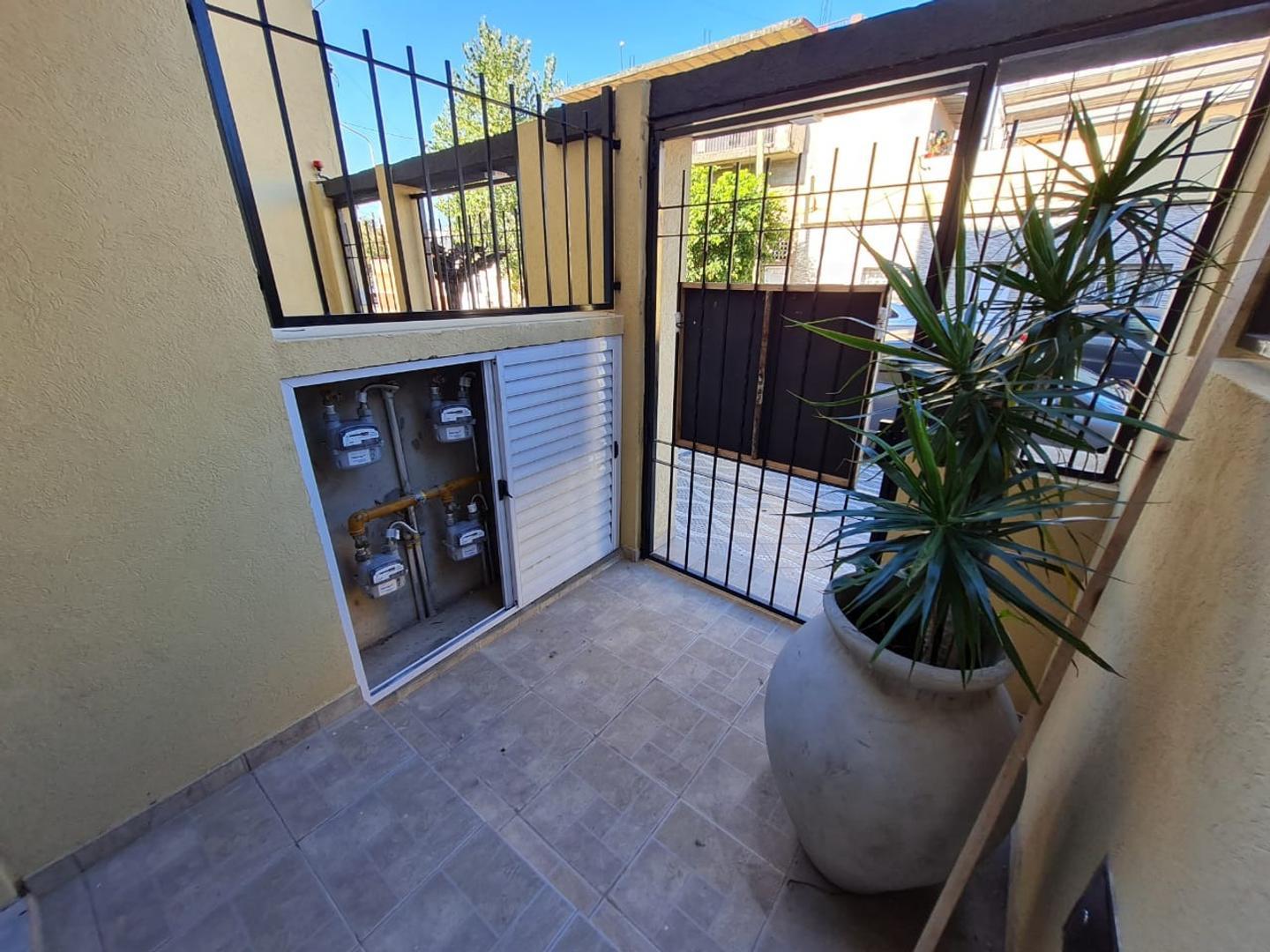 Pedro Goyena 100, Piso 1