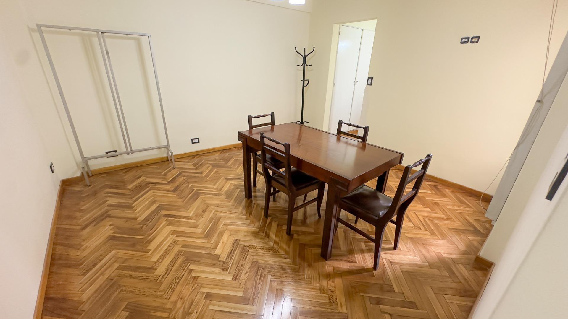 Estados Unidos 3500, Piso 1