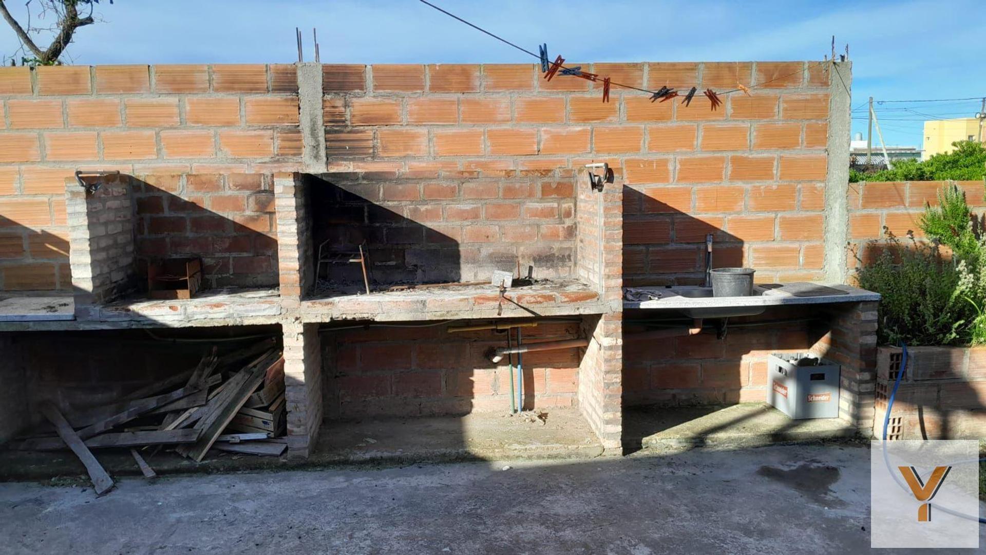 Casa 2 ambientes con 1 baño