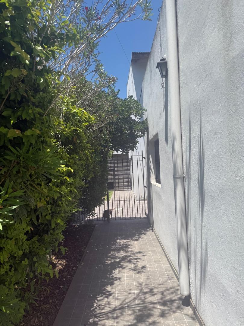 Departamento en PH en primer piso Luis Guillon