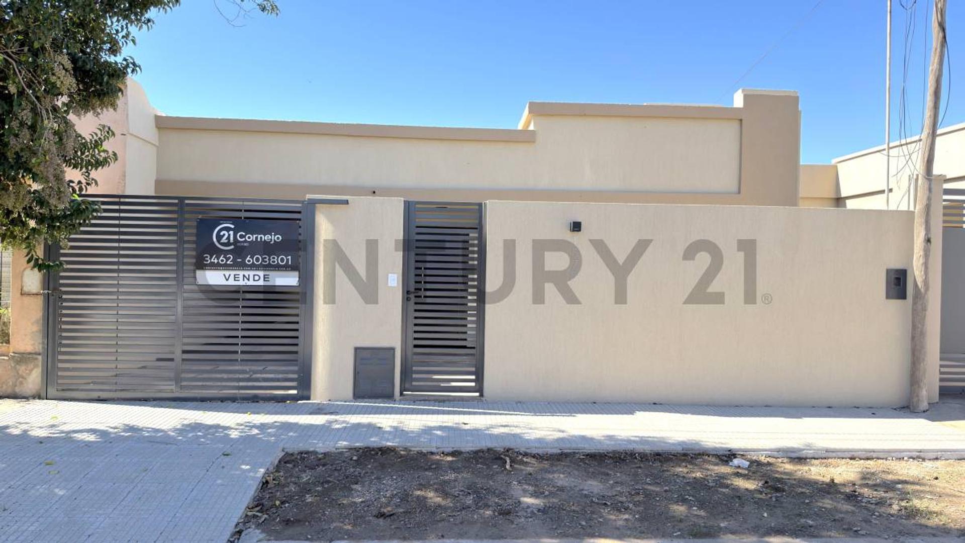 Casa remodelada total a estrenar con 3 habitaciones, patio y pileta.VENADO TUERTO