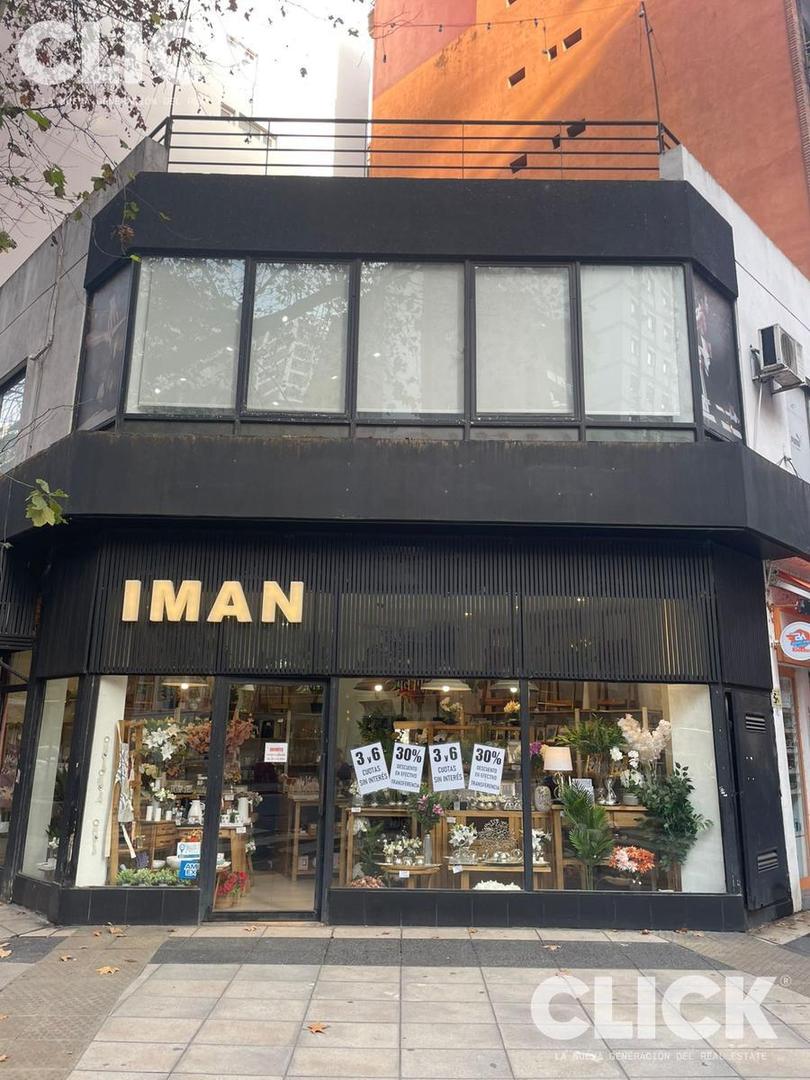 Venta- Oficina con entrada independiente - Esquina completa