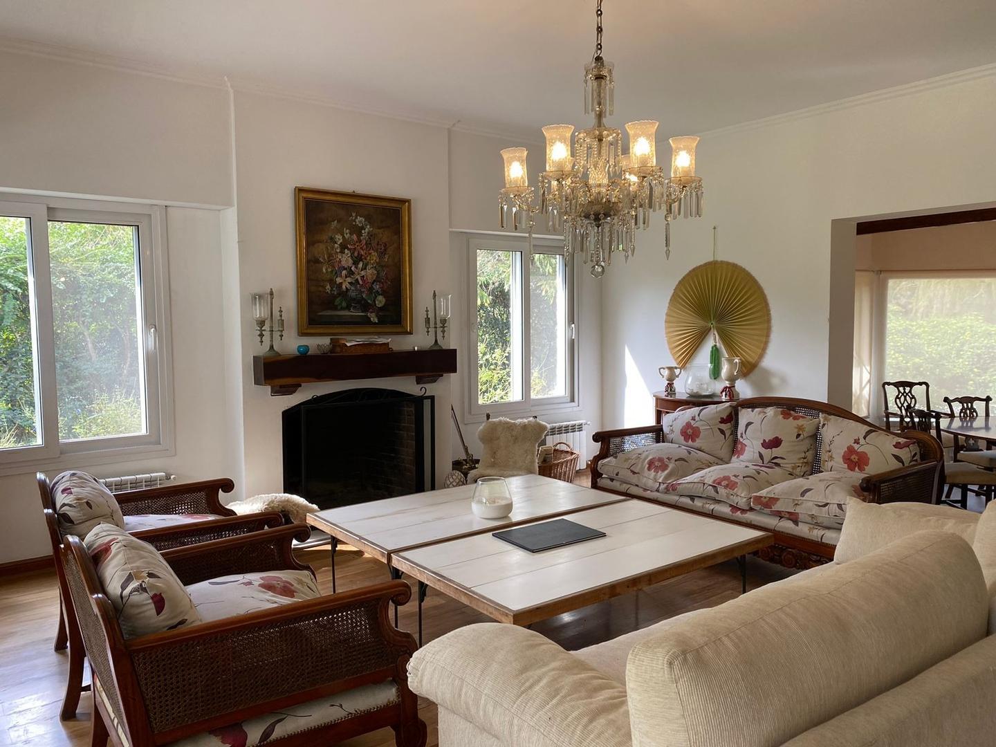 Casa 6 ambientes con 5 baños