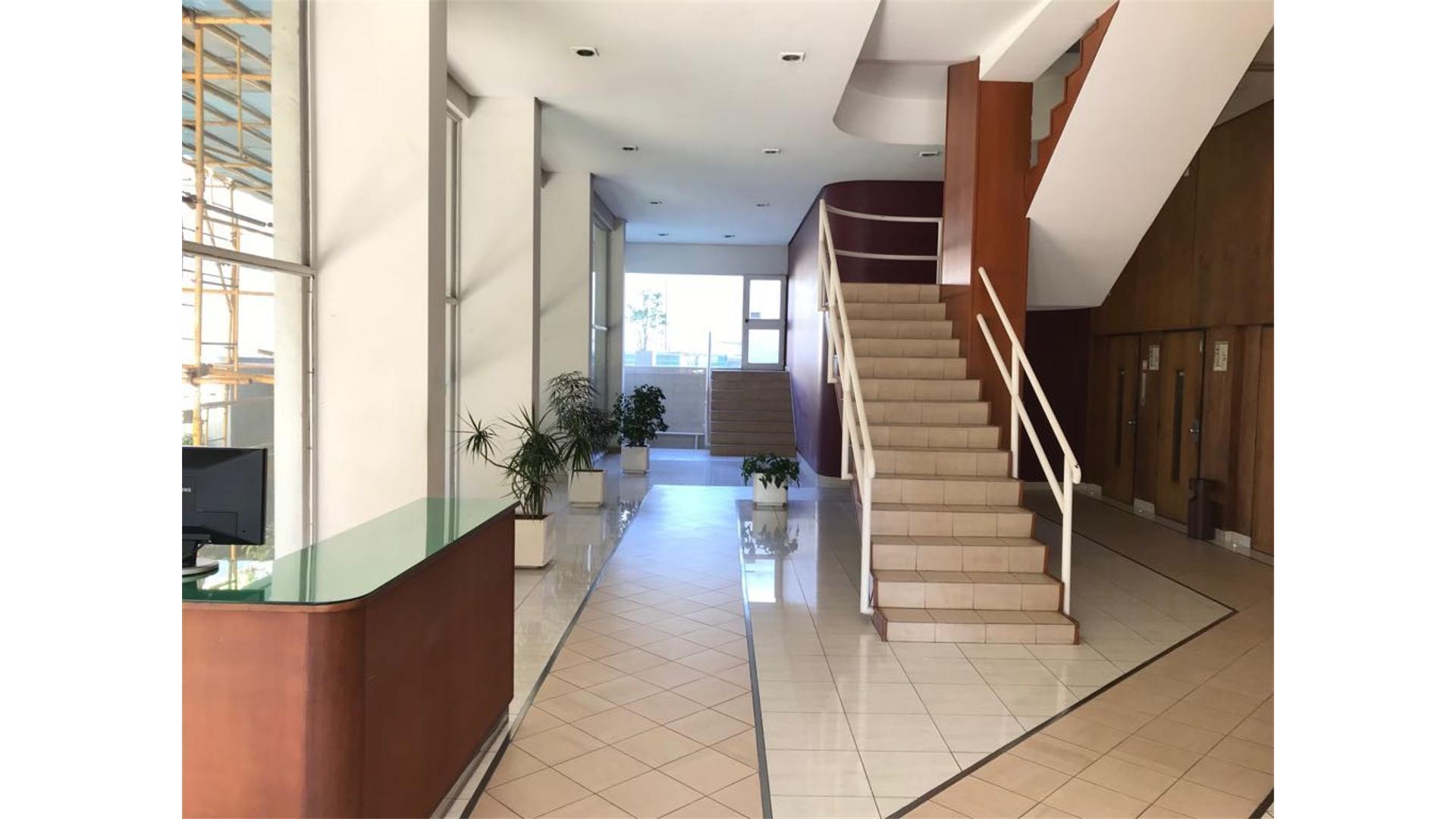 AVELLANEDA CENTRO 2 AMBTES AL FRENTE CON BALCON CON COCHERA