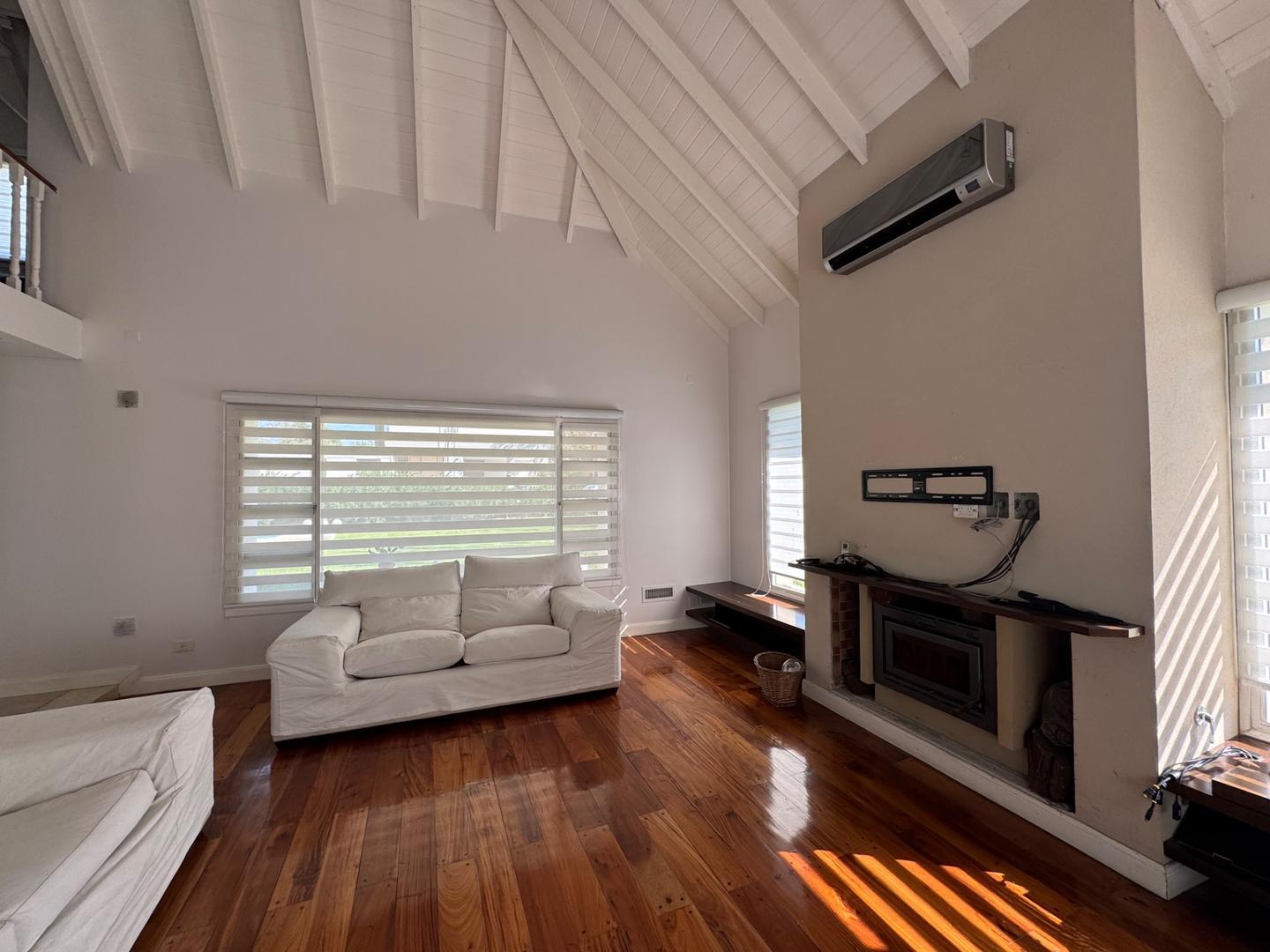 Casa 5 ambientes con 4 baños