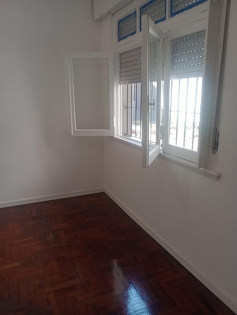 Depto Tipo Casa en Alquiler en Liniers, $ 1.200.000