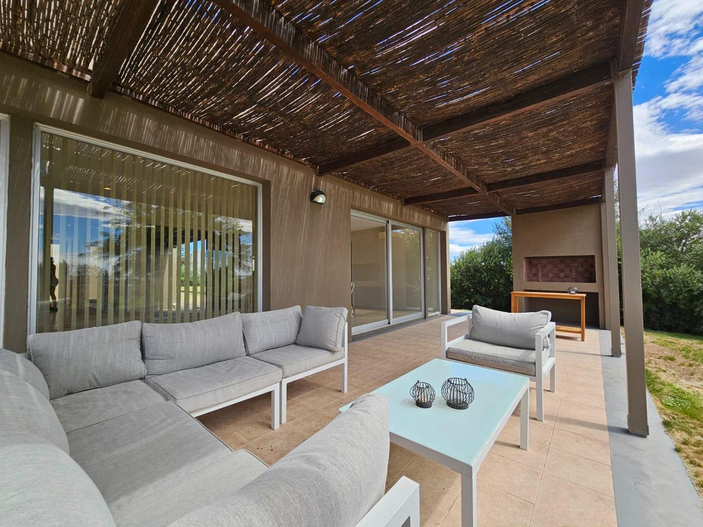 Casa 5 ambientes con 1 baño