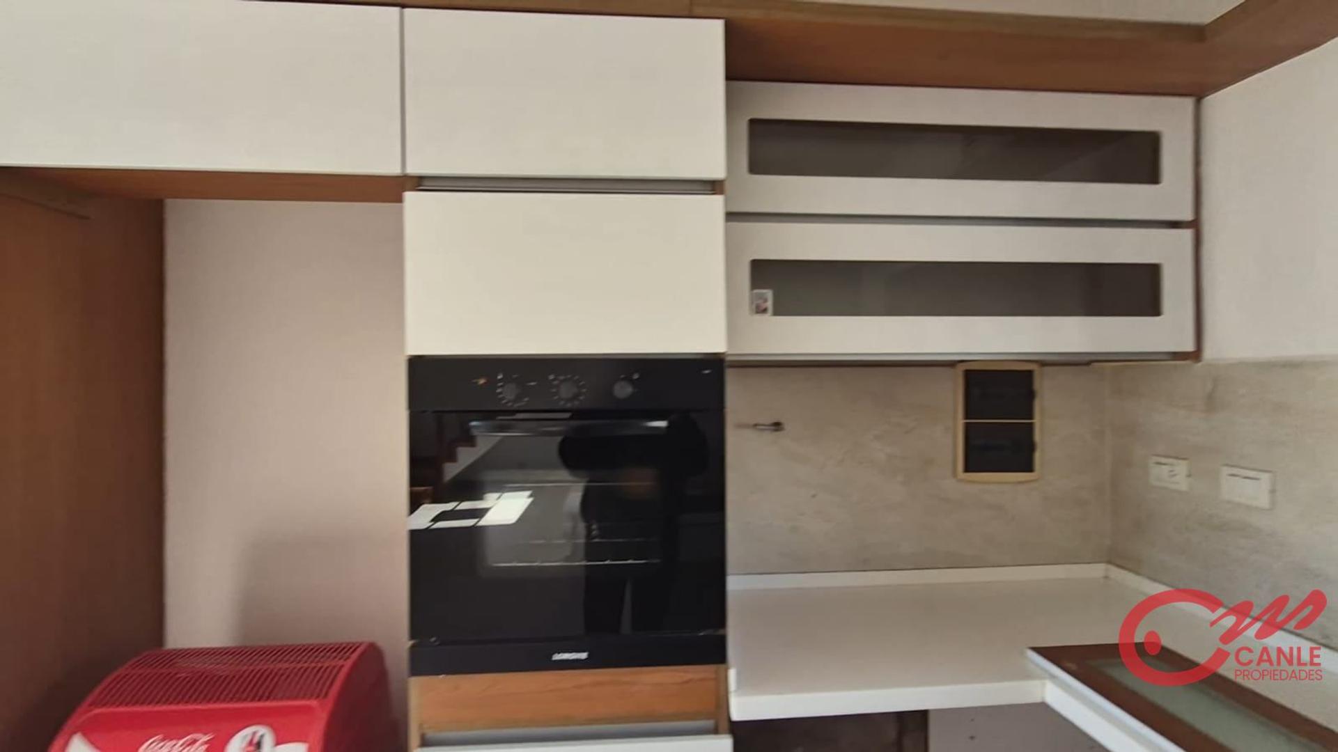 Casa 6 ambientes con 2 baños