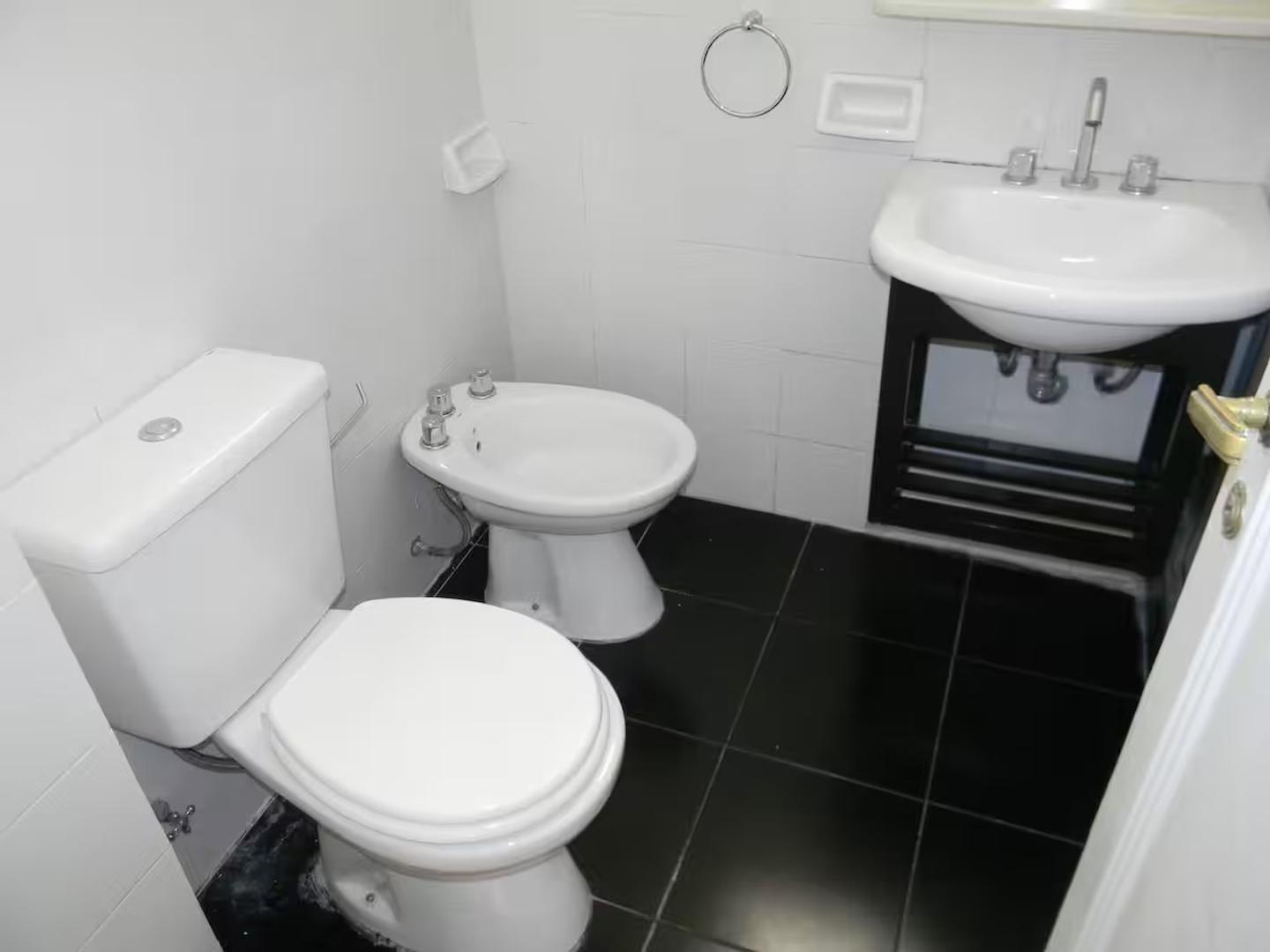 Alquiler. Departamento 2 ambientes. Independencia y Piedras.