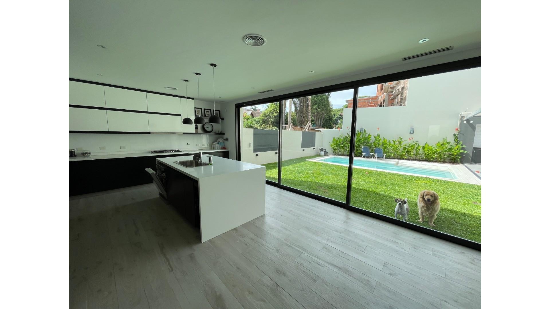 CASA EN VENTA ACASSUSO