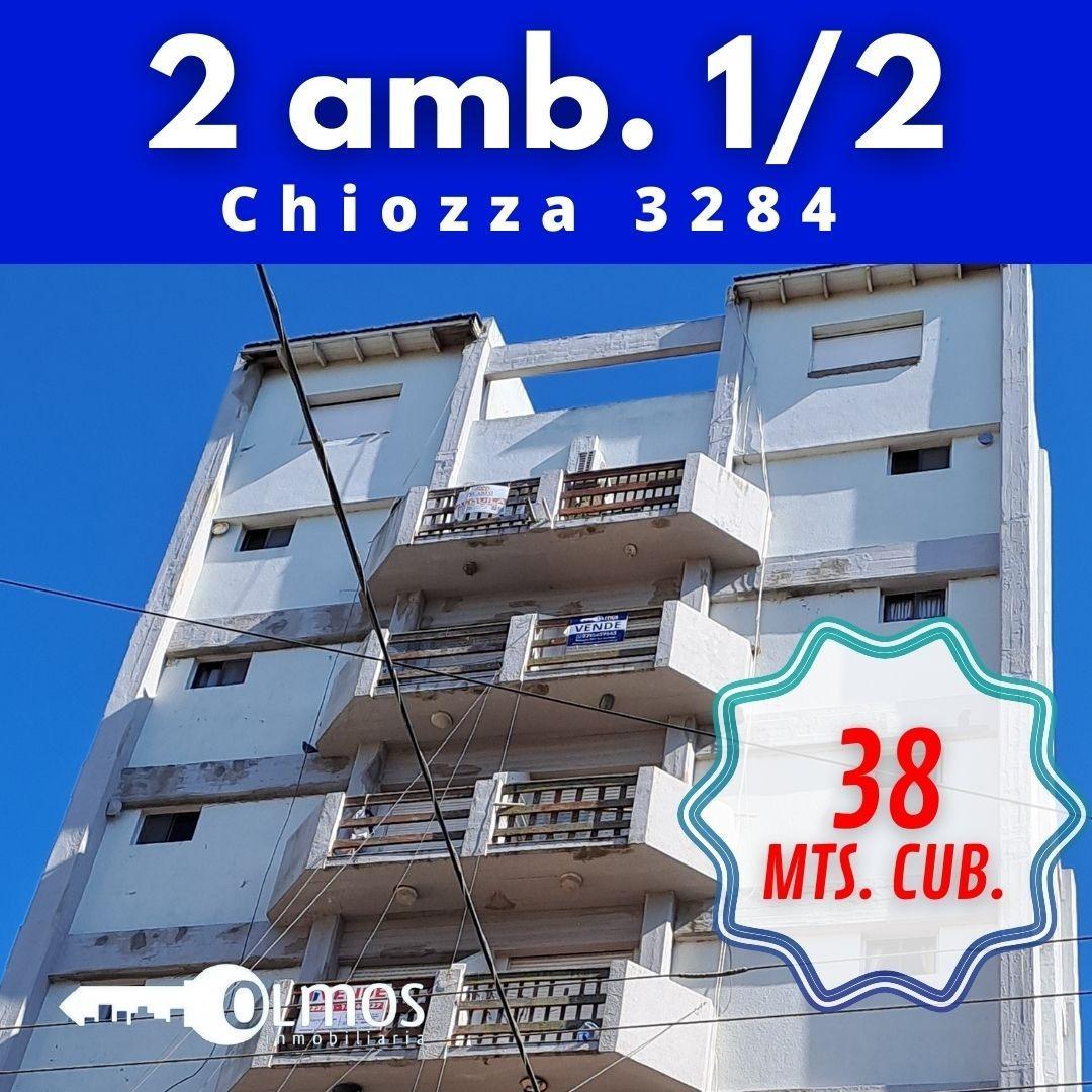 Departamento 2 ambientes, semipiso, a la calle, balcon