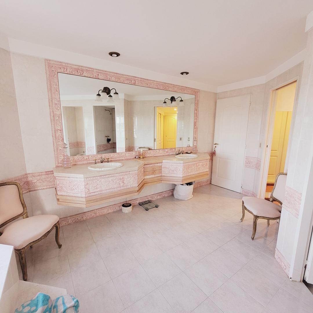 Casa 5 ambientes con 6 baños