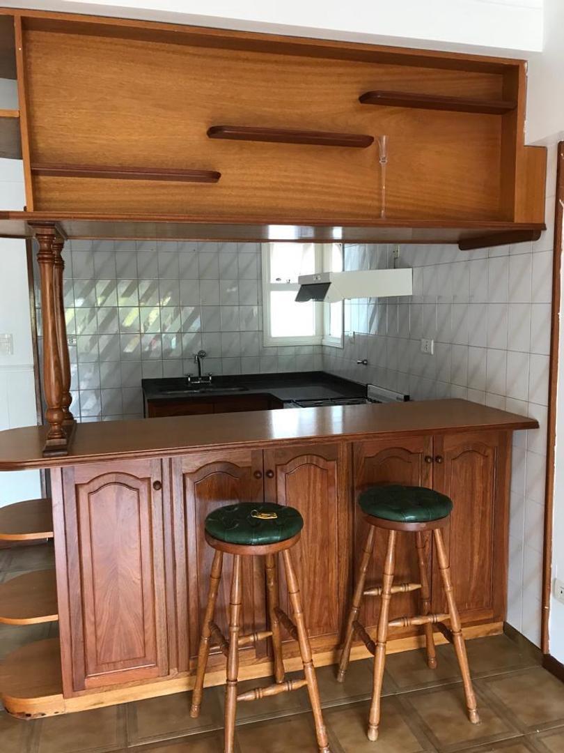 Depto  2 amb. a la calle con balcón