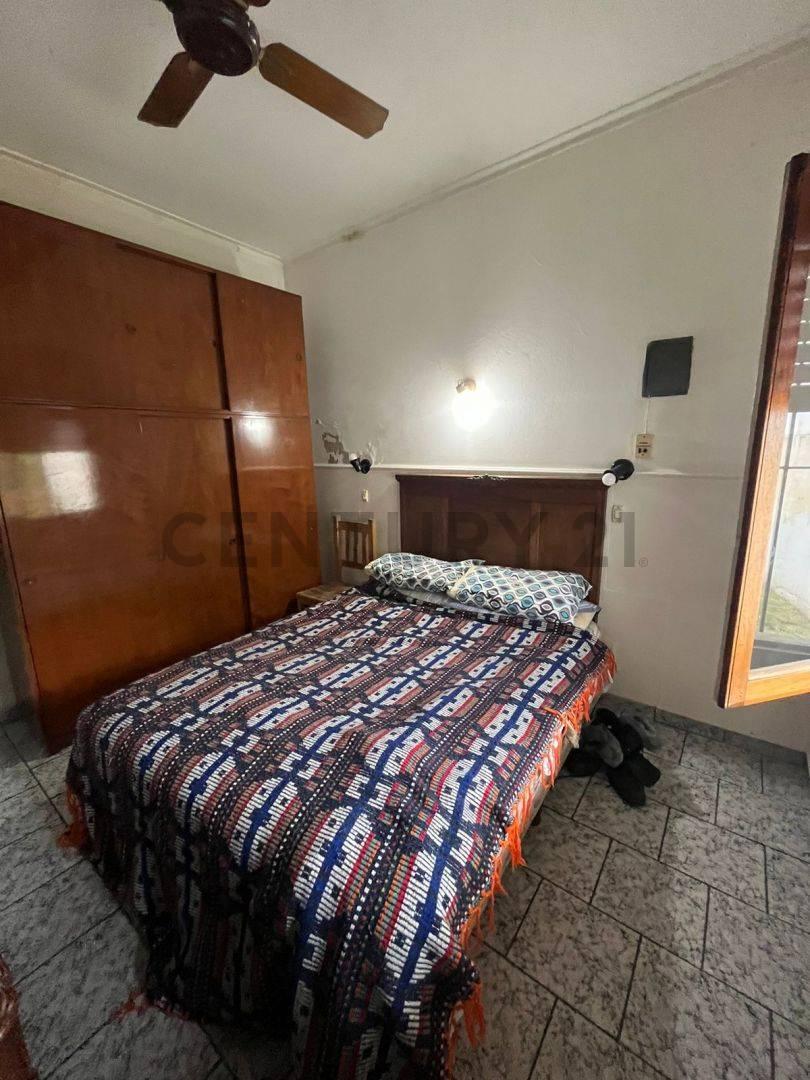 426 e/ 3 y 4 300, Piso 0